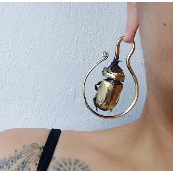 New PAIR 6g/8g Brass Ear Weights Scarab Beetle Wax Cast Tribal Sealed BAF Hanger - Picture 4 of 7